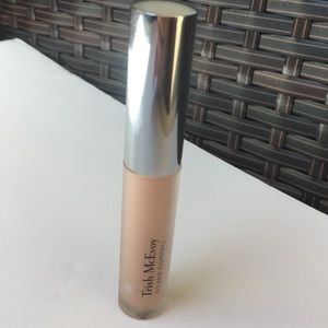 TRISH MCEVOY. New! EYE BASE LINEN (deluxe size)